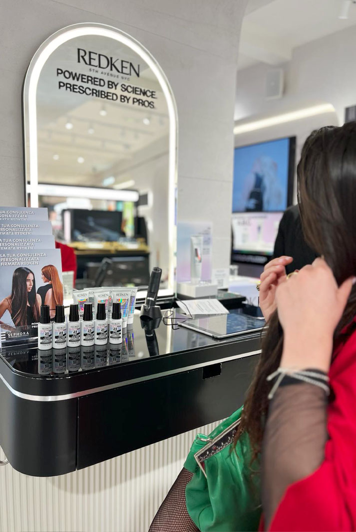 Redken corner per contatto con clienti affezionati e pubblico nuovo