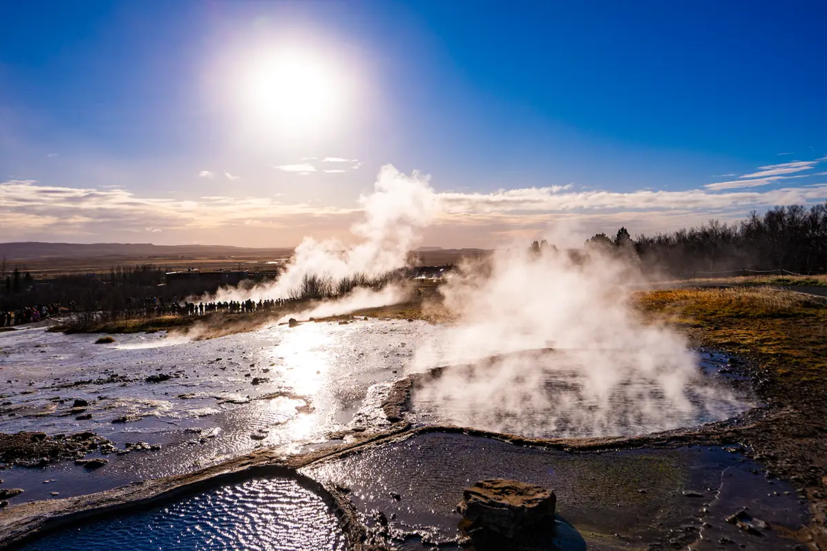 Geyser islandesi sotto il sole