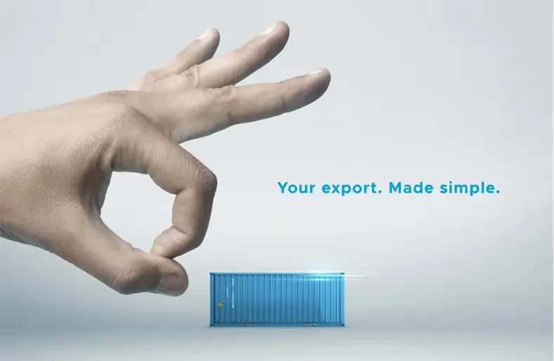 Visual creativo: mostra una mano vicino ad un container azzurro. Claim: Your export made simple