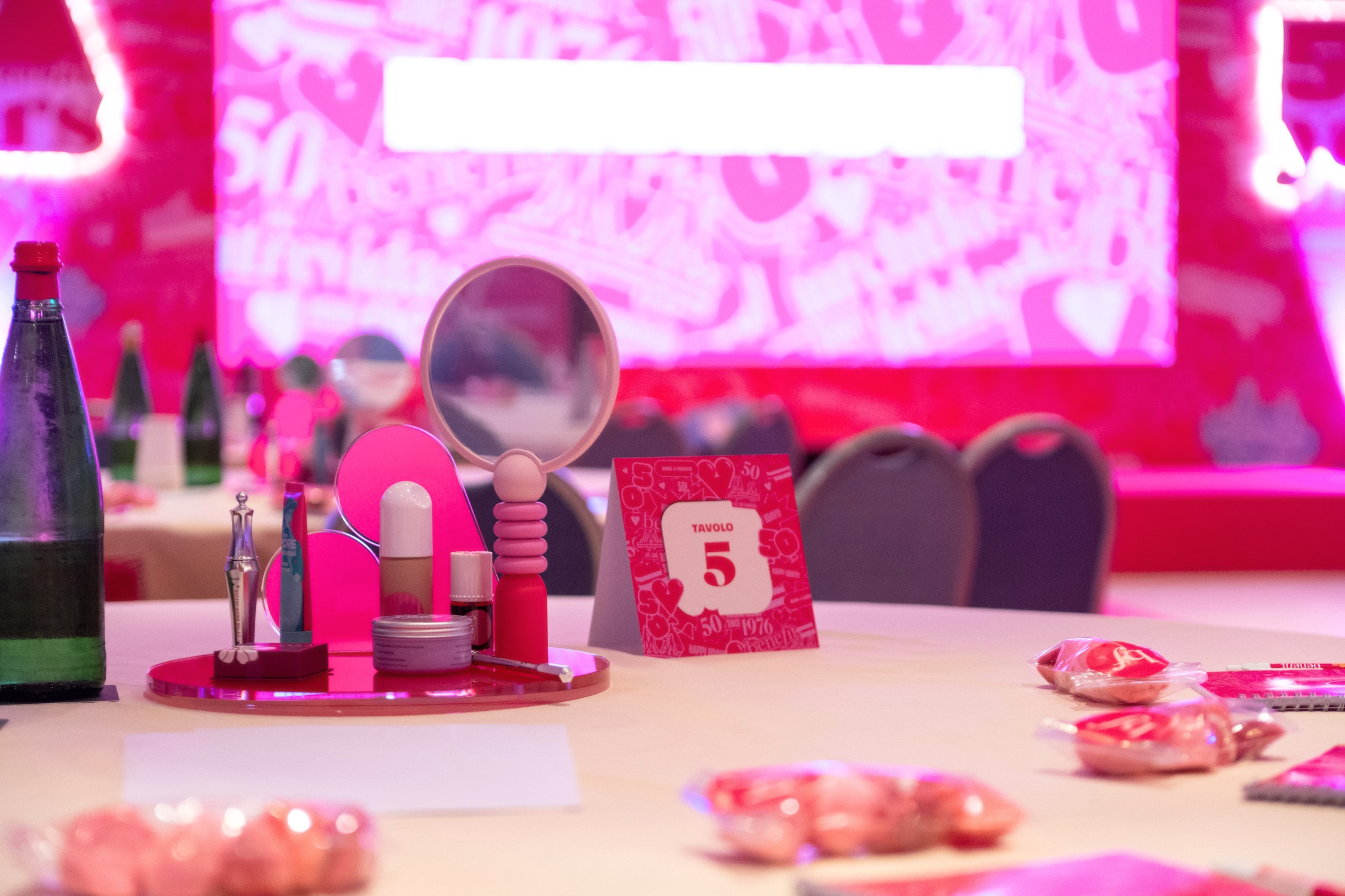 Allestimento e personalizzazioni 50 anni Benefit