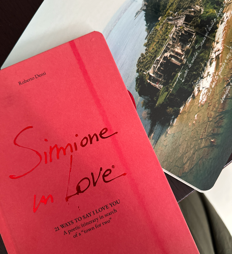 Libro e cartolina di Sirmione